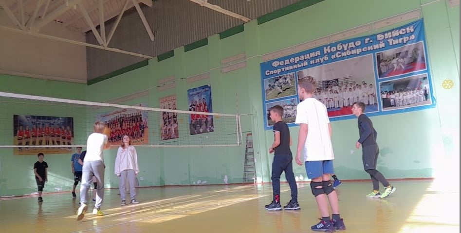 26 октября – школьные соревнования по волейболу.