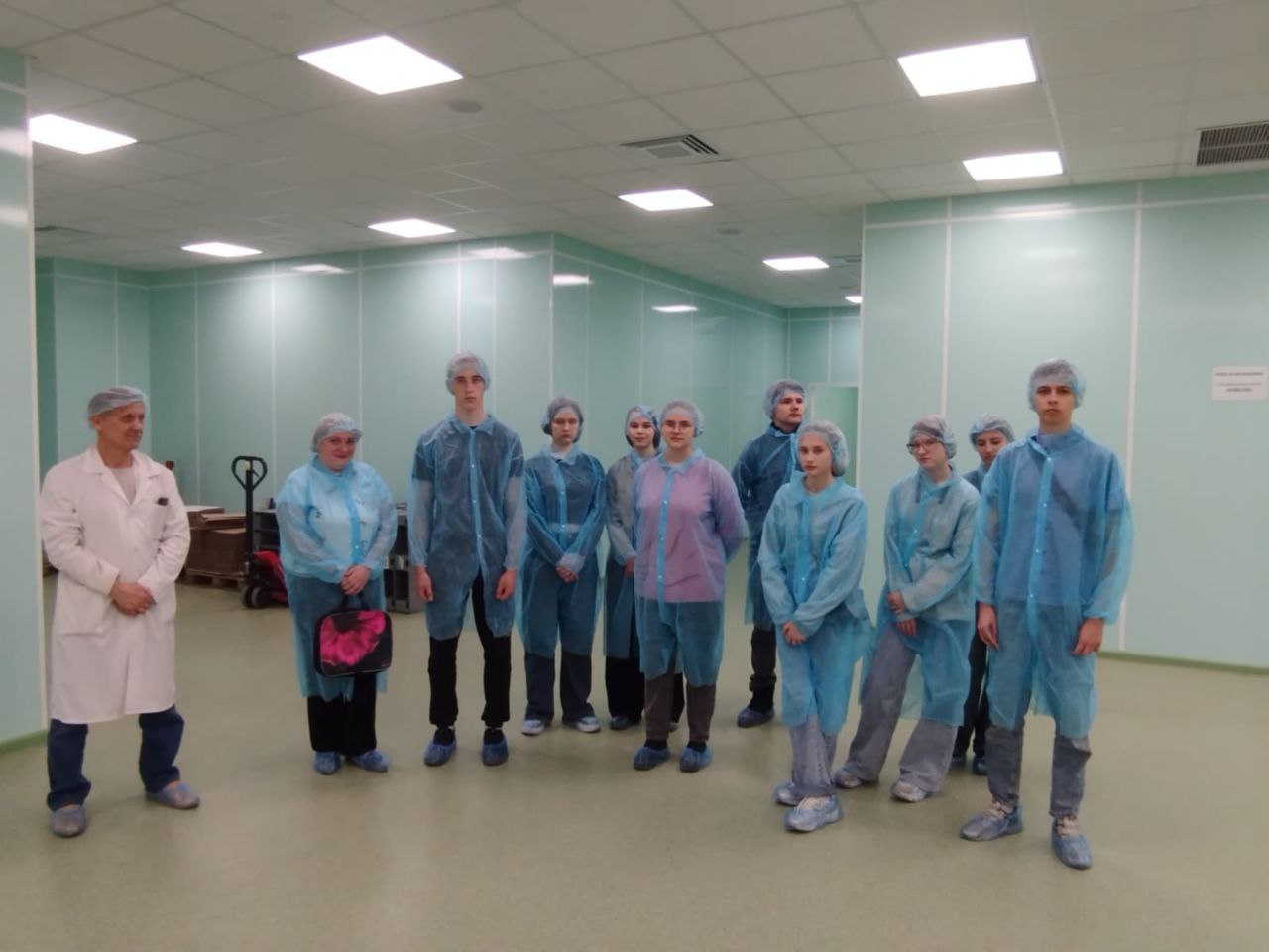 Экскурсия по фармацевтической компании &amp;quot;Эвалар&amp;quot;: погружение в мир медицины и инноваций.